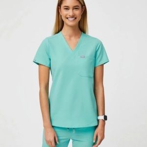 FIGS Catarina One-Pocket Scrub Top - Medium / Fresh Aqua